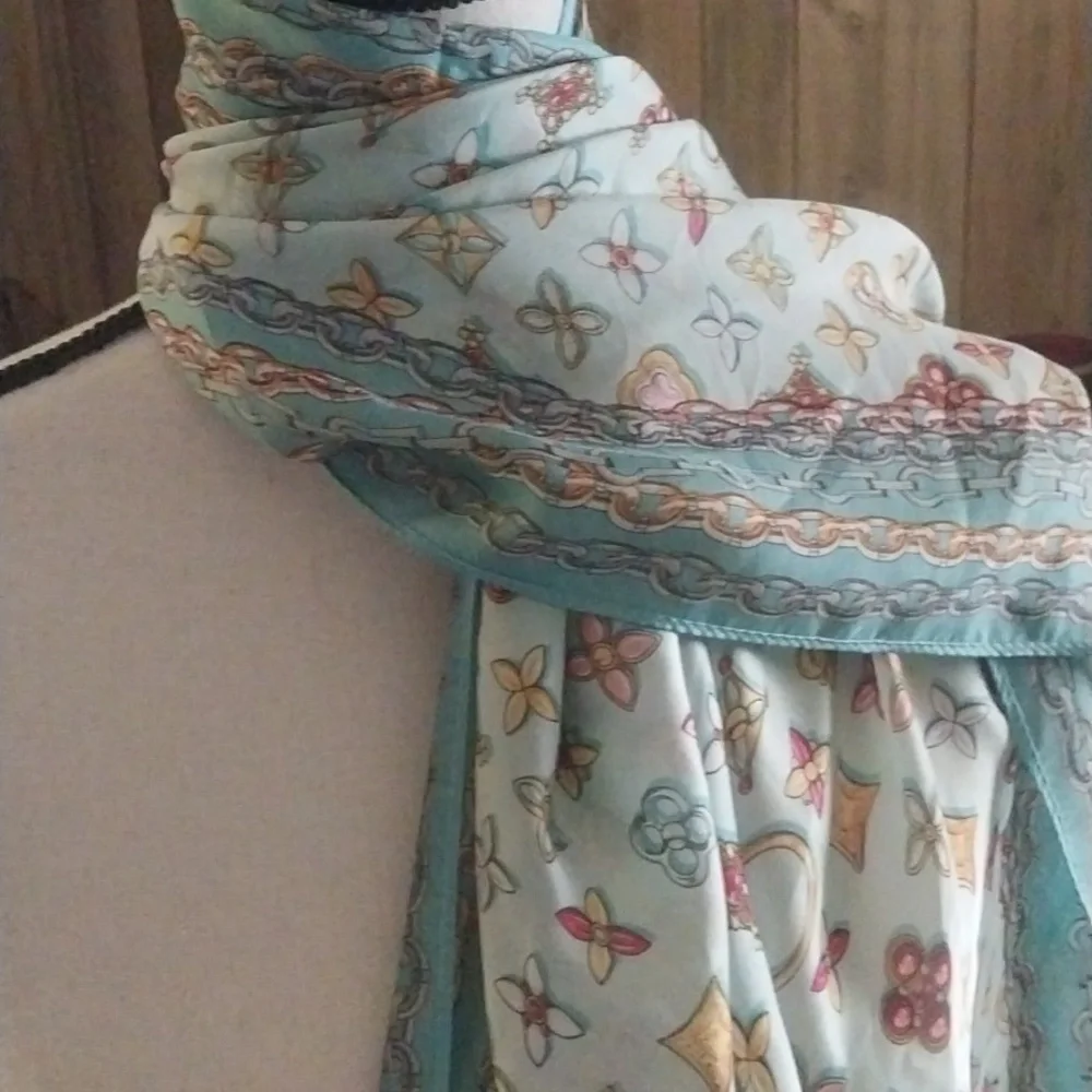 Women 100% Silk Scarf Elegant Timelesd Classy